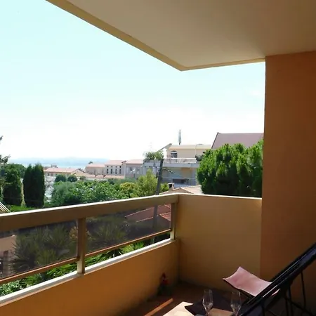 T2, Le Naxos, Dans De Standing Avec Vue Mer